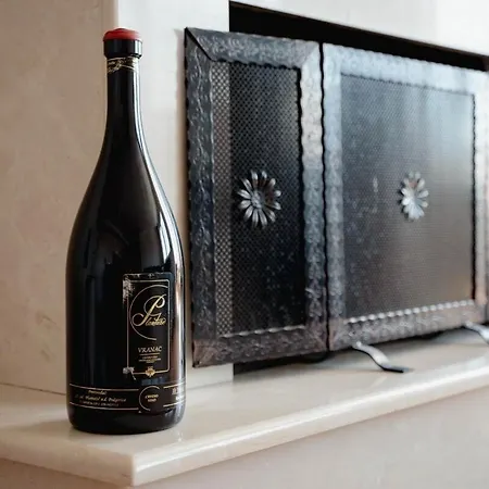 Whole Floor In Upscale Neighborhood