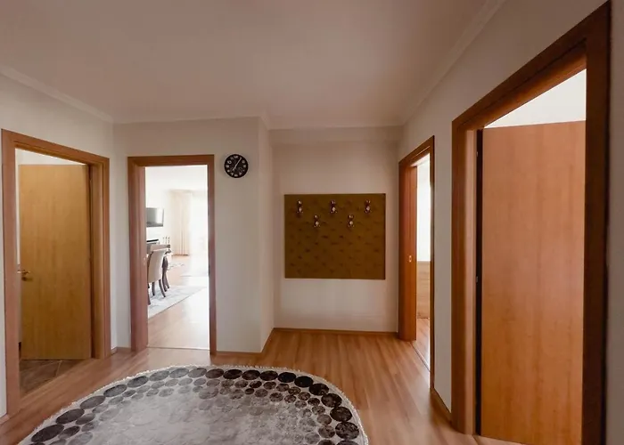 Apartment Whole Floor In Upscale Neighborhood