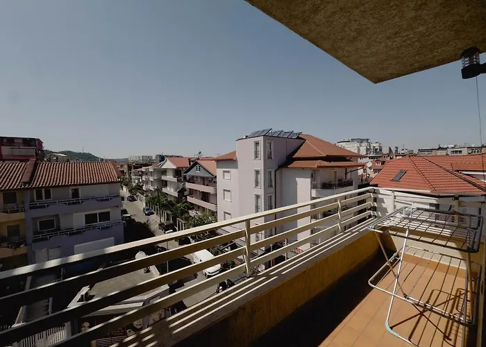 Whole Floor In Upscale Neighborhood Apartment *