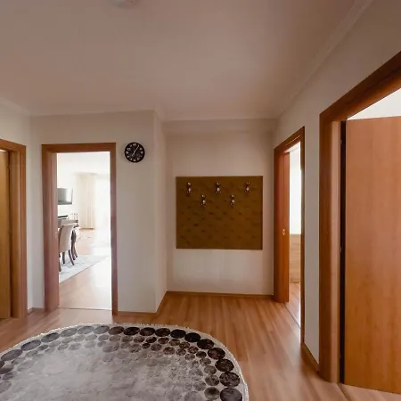 Daire Whole Floor In Upscale Neighborhood