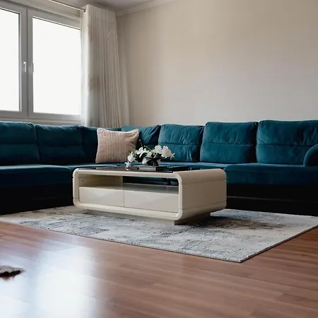 Whole Floor In Upscale Neighborhood *