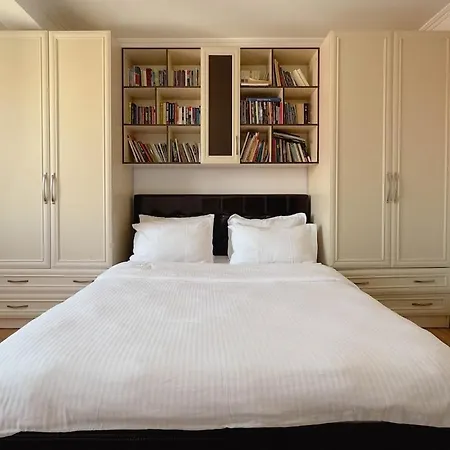 Whole Floor In Upscale Neighborhood Tiran