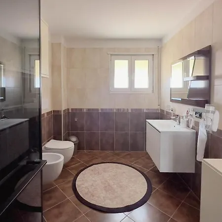 Whole Floor In Upscale Neighborhood Daire *