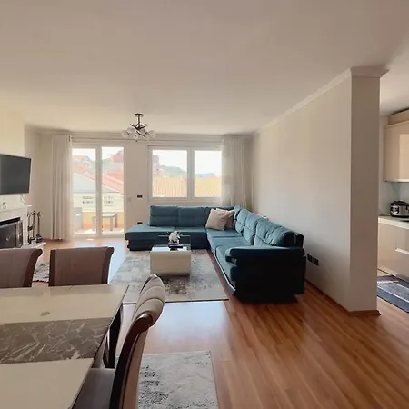 Whole Floor In Upscale Neighborhood * Tiran