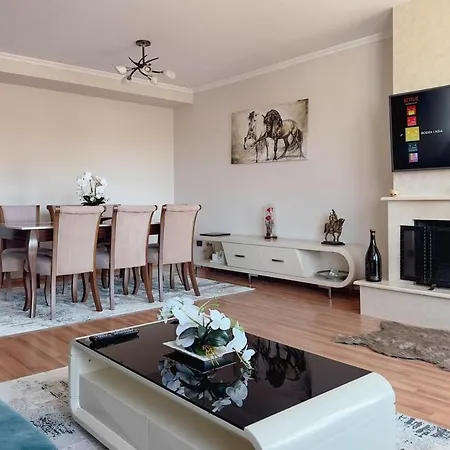 Whole Floor In Upscale Neighborhood Tiran