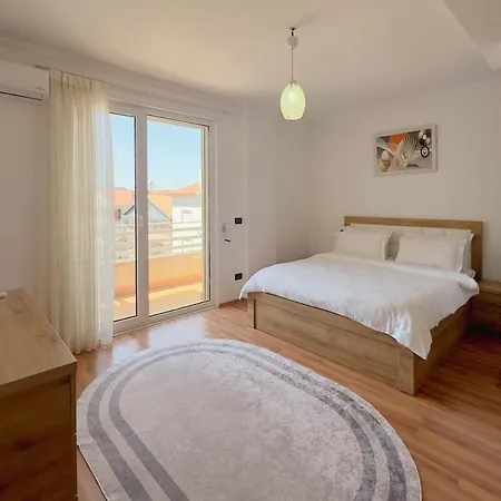 Daire Whole Floor In Upscale Neighborhood *