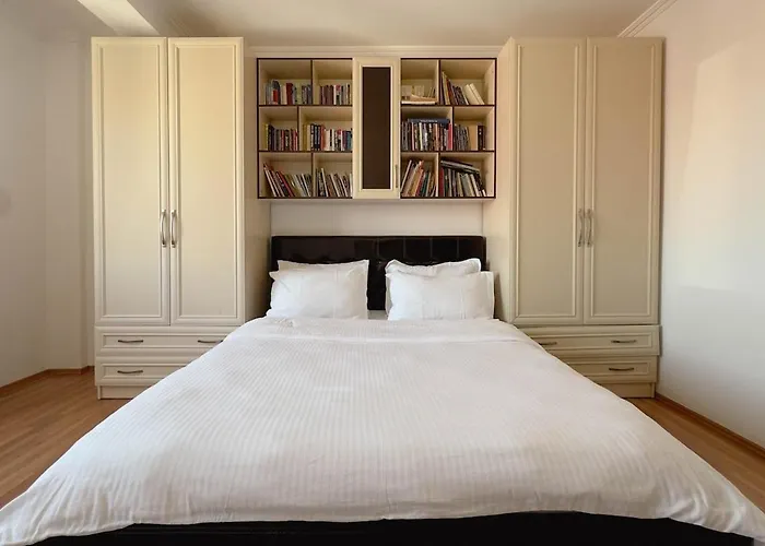 Whole Floor In Upscale Neighborhood ティラナ