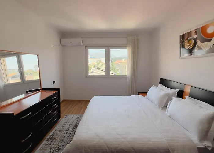 Whole Floor In Upscale Neighborhood ティラナ