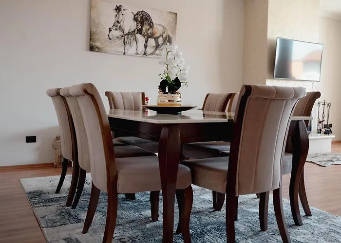 Whole Floor In Upscale Neighborhood アパート